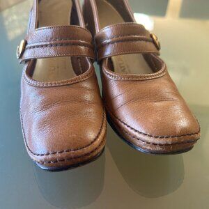 Naturalizer - Tan Heels - Size 6AAAA (Narrow)